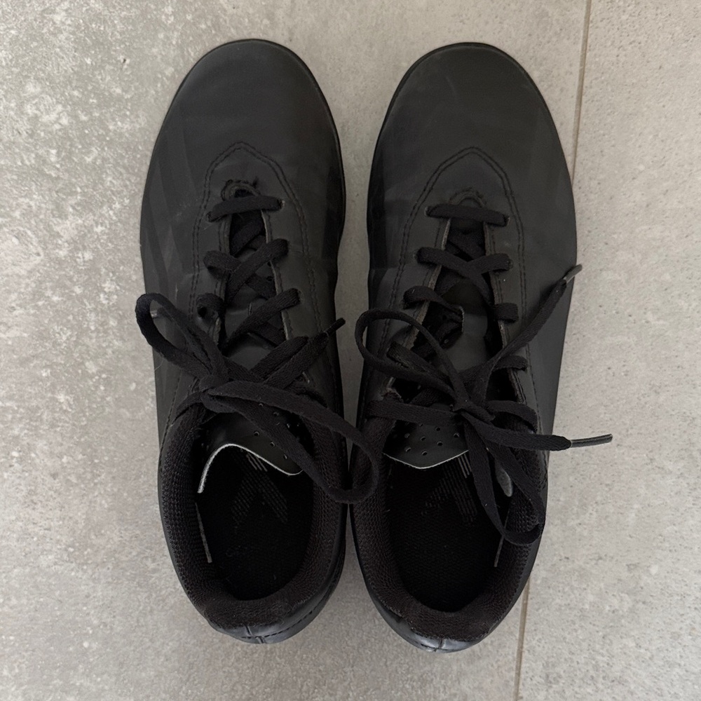 Kids Turf Soccer Cleats Black Performance Lace-Up size 5.5